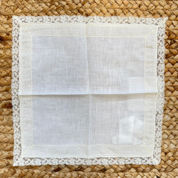 fazzoletto battesimo neonato con bordo in pizzo
