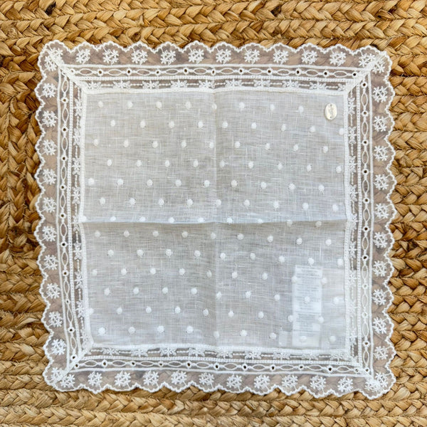 fazzoletto battesimo neonato con pizzo ricamato