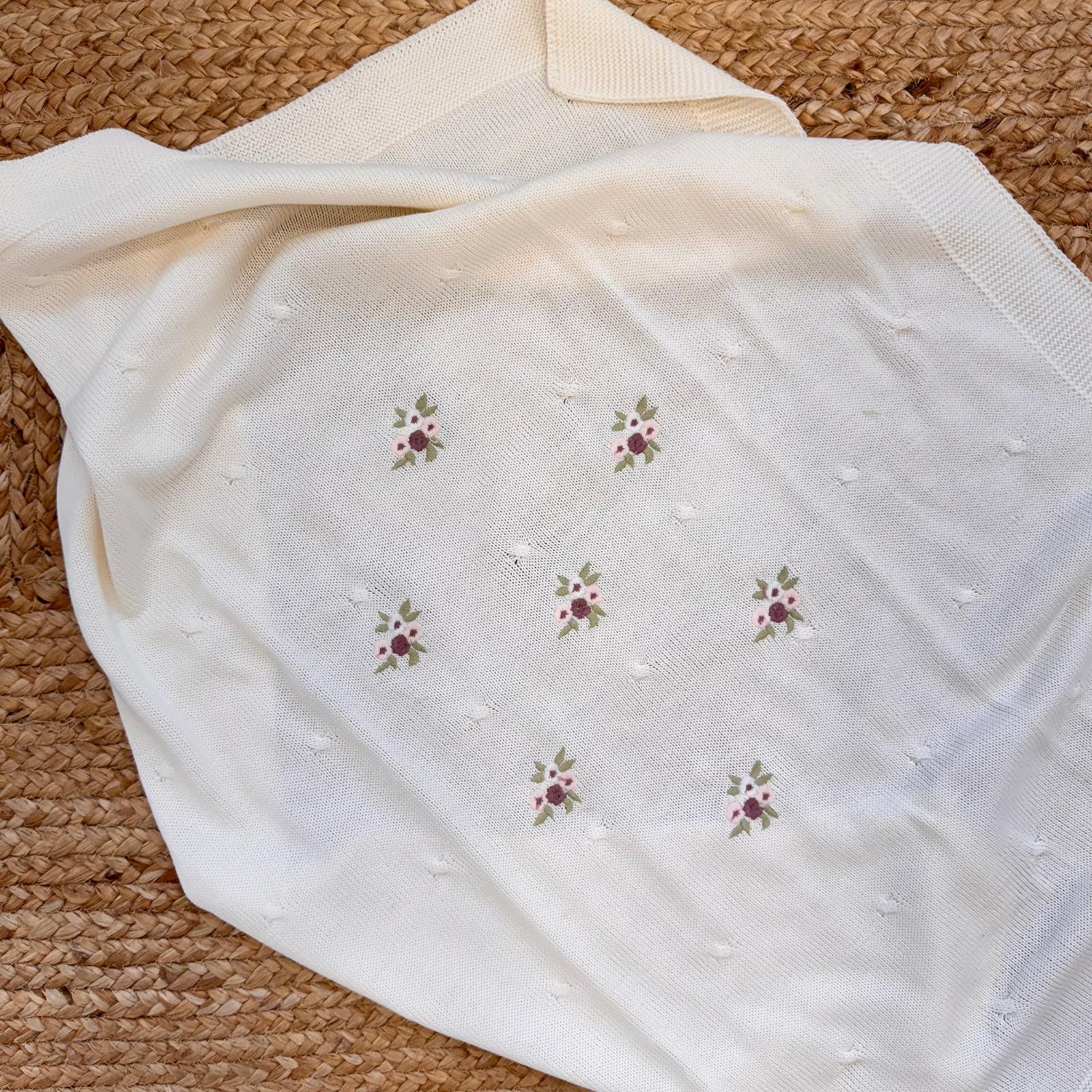 Uscita clinica misto lana con fiori ricamati panna e malva