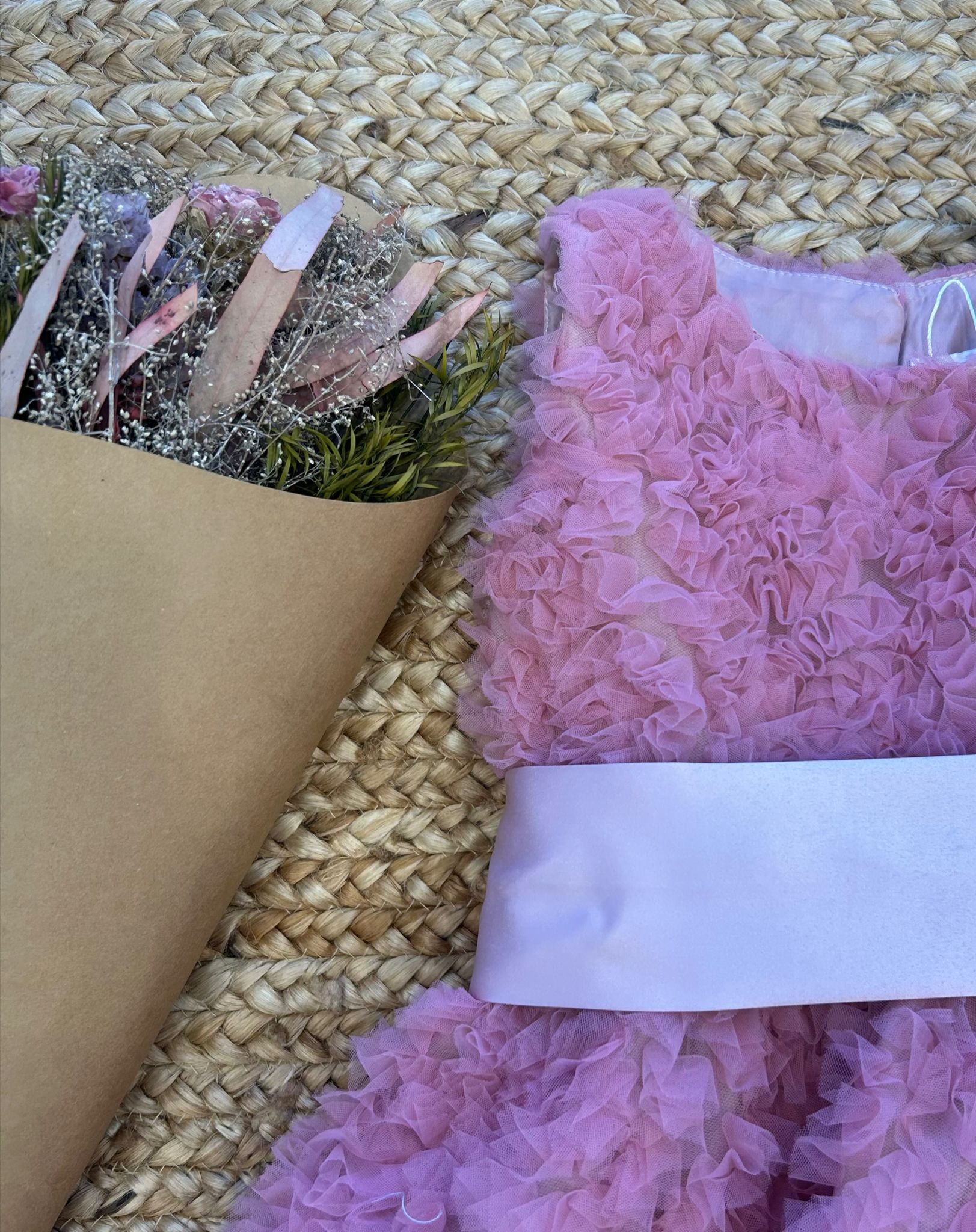 ABITO ROSA CON BALZE E MAXI FIOCCO