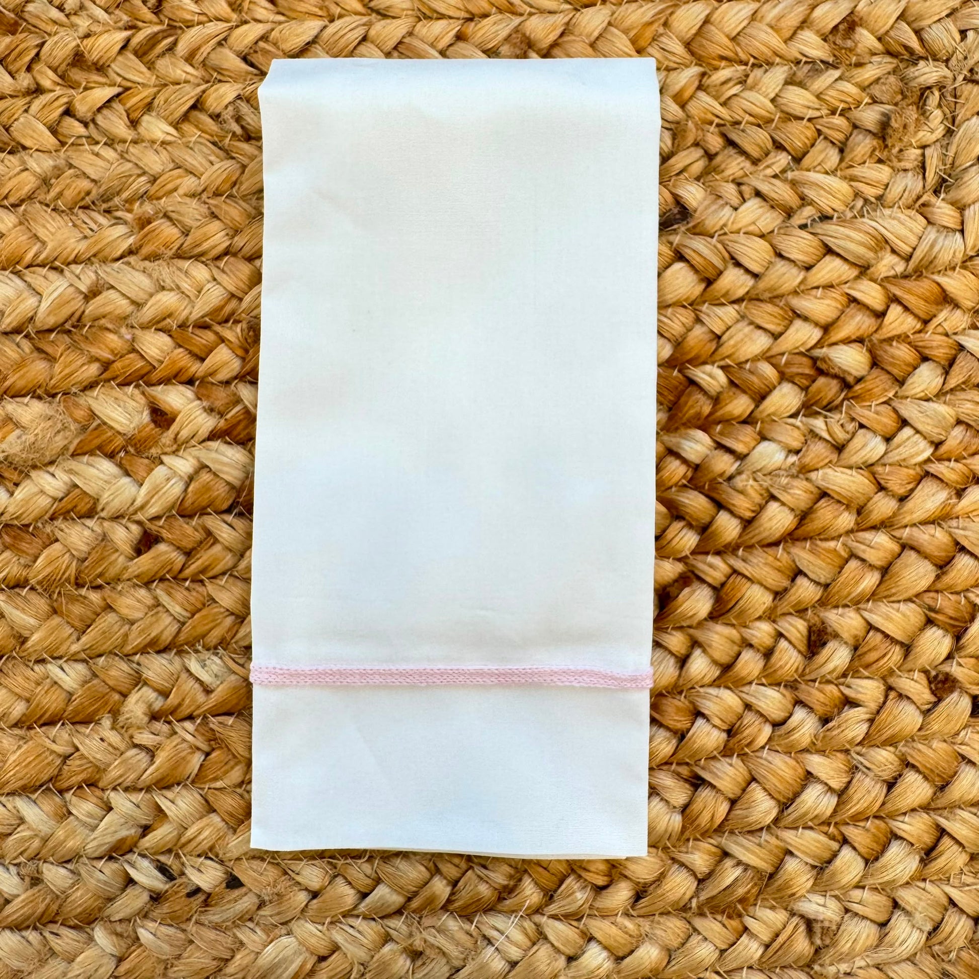 Set lenzuola neonata in cotone bianco con profilo rosa per corredino nascita