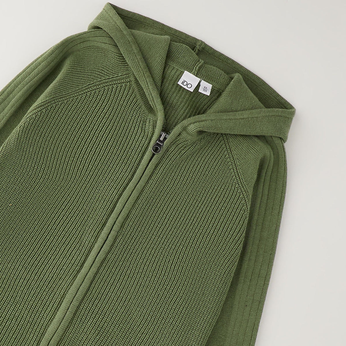 Felpa verde bimbo con cappuccio e zip frontale in lavorazione a maglia