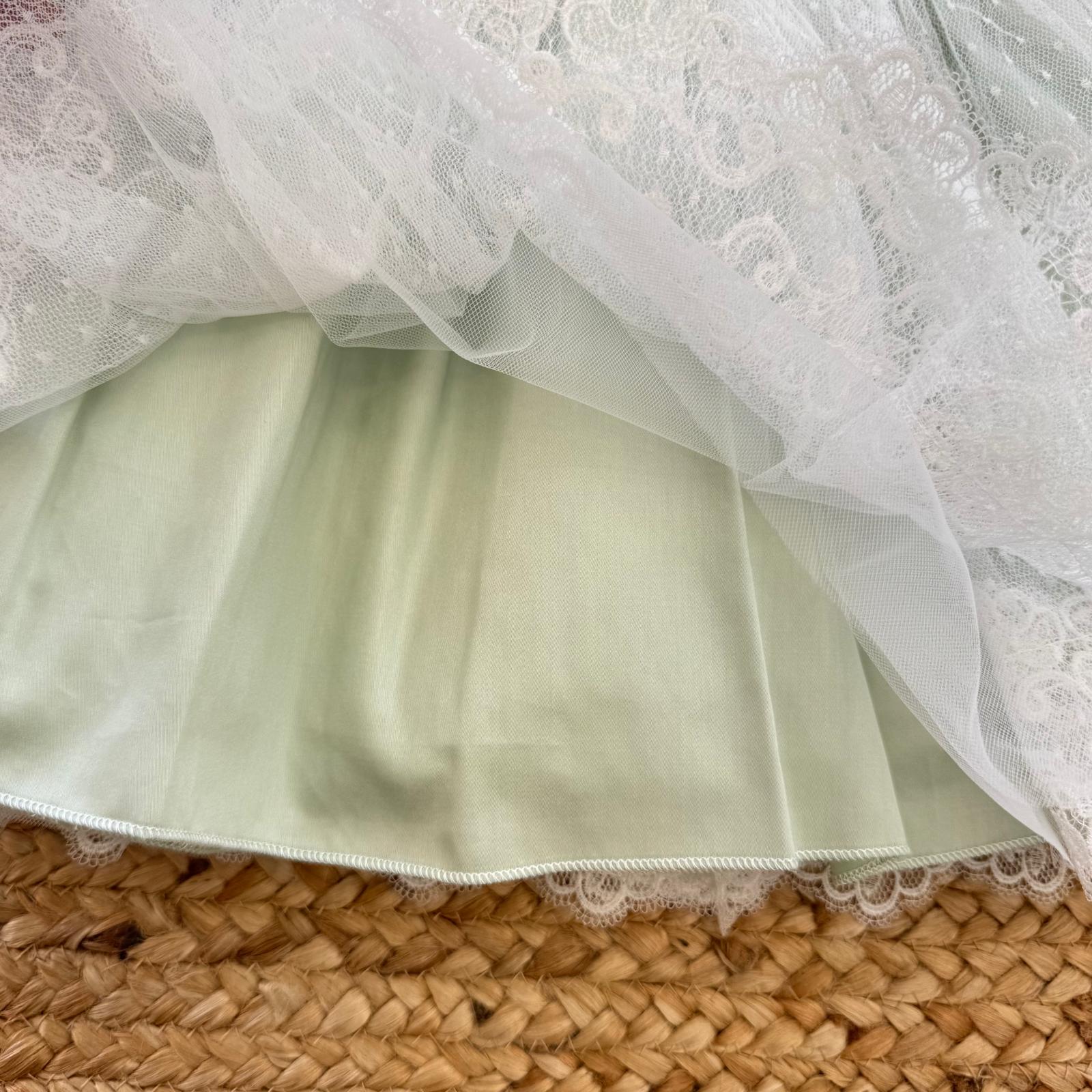 fiocco grande verde salvia sul retro