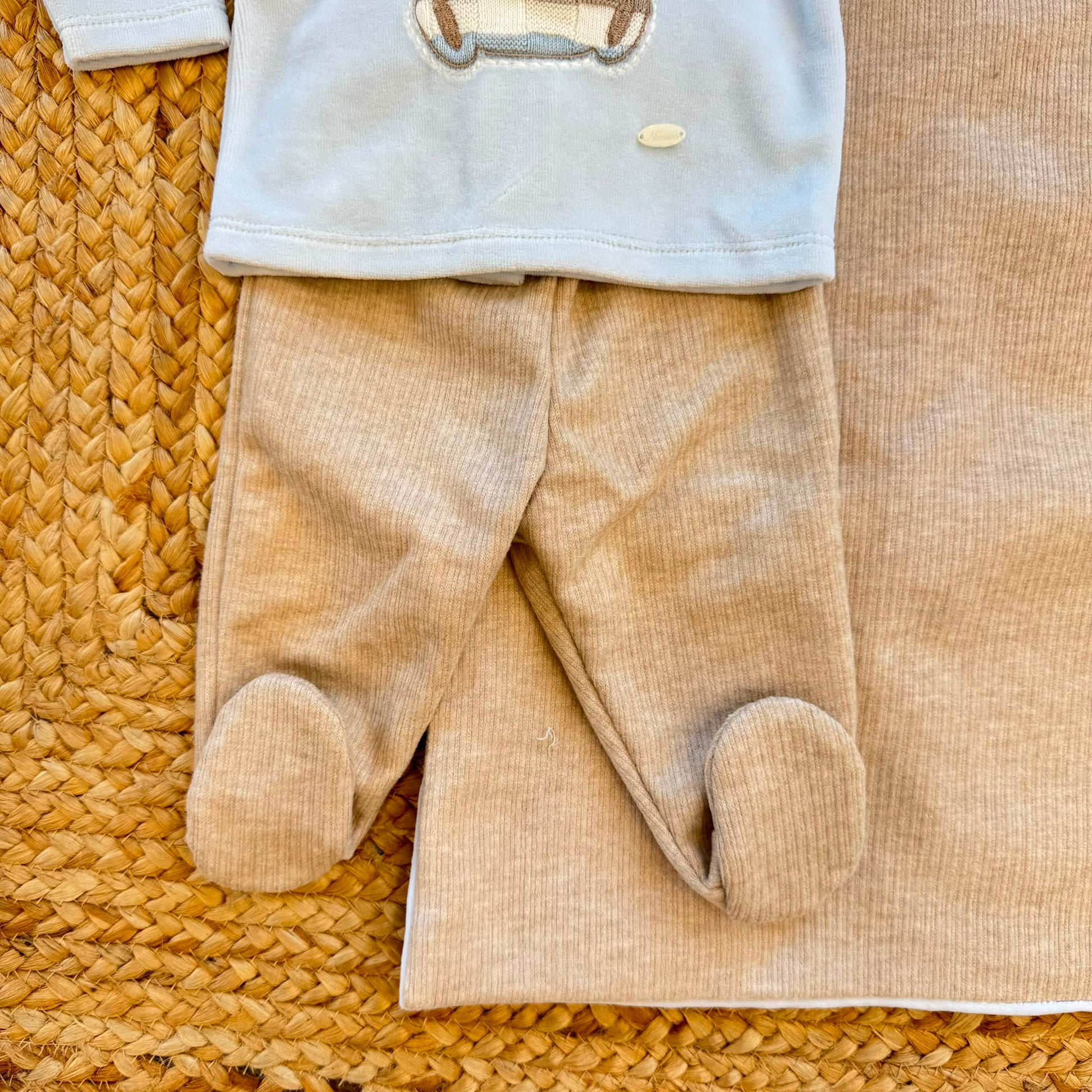Uscita clinica neonato cielo e beige in ciniglia completa con copertina sfoderabile, tutina, cappellino e lenzuolino.
