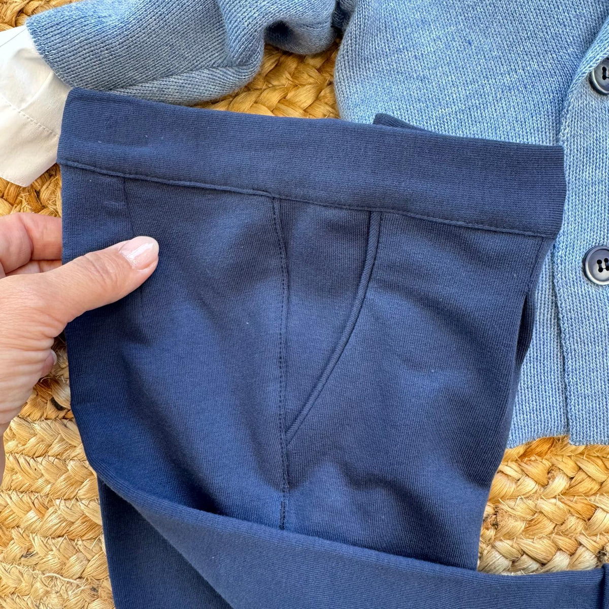 Completo battesimo bimbo azzurro e blu con dettaglio papillon e camicia bianca