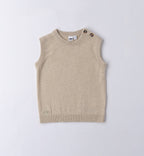 Gilet in maglia, camicia bianca e pantaloni navy per bambino, abbigliamento elegante cerimonia.