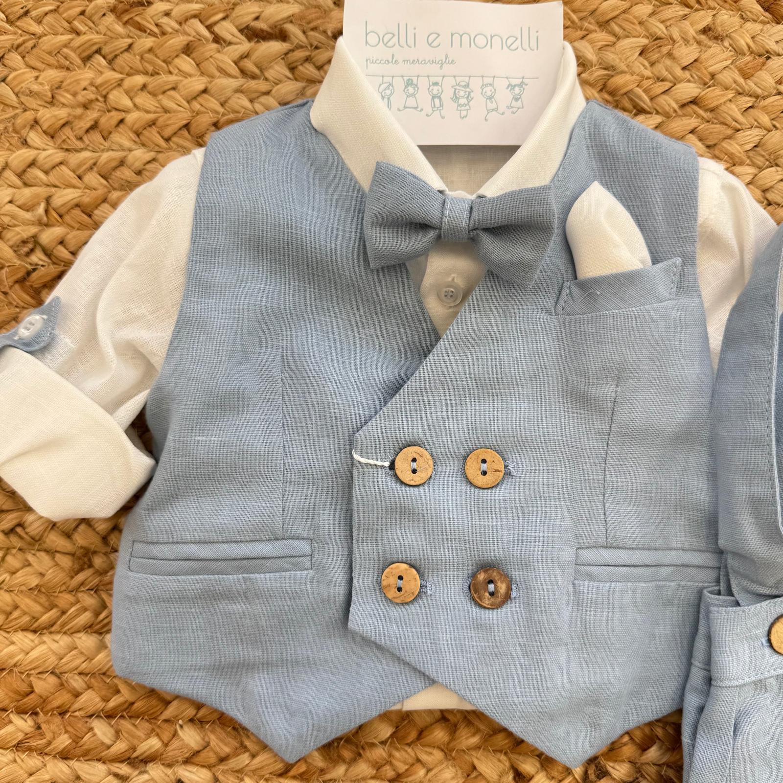 dettaglio gilet doppiopetto con bottoni e pochette coordinata