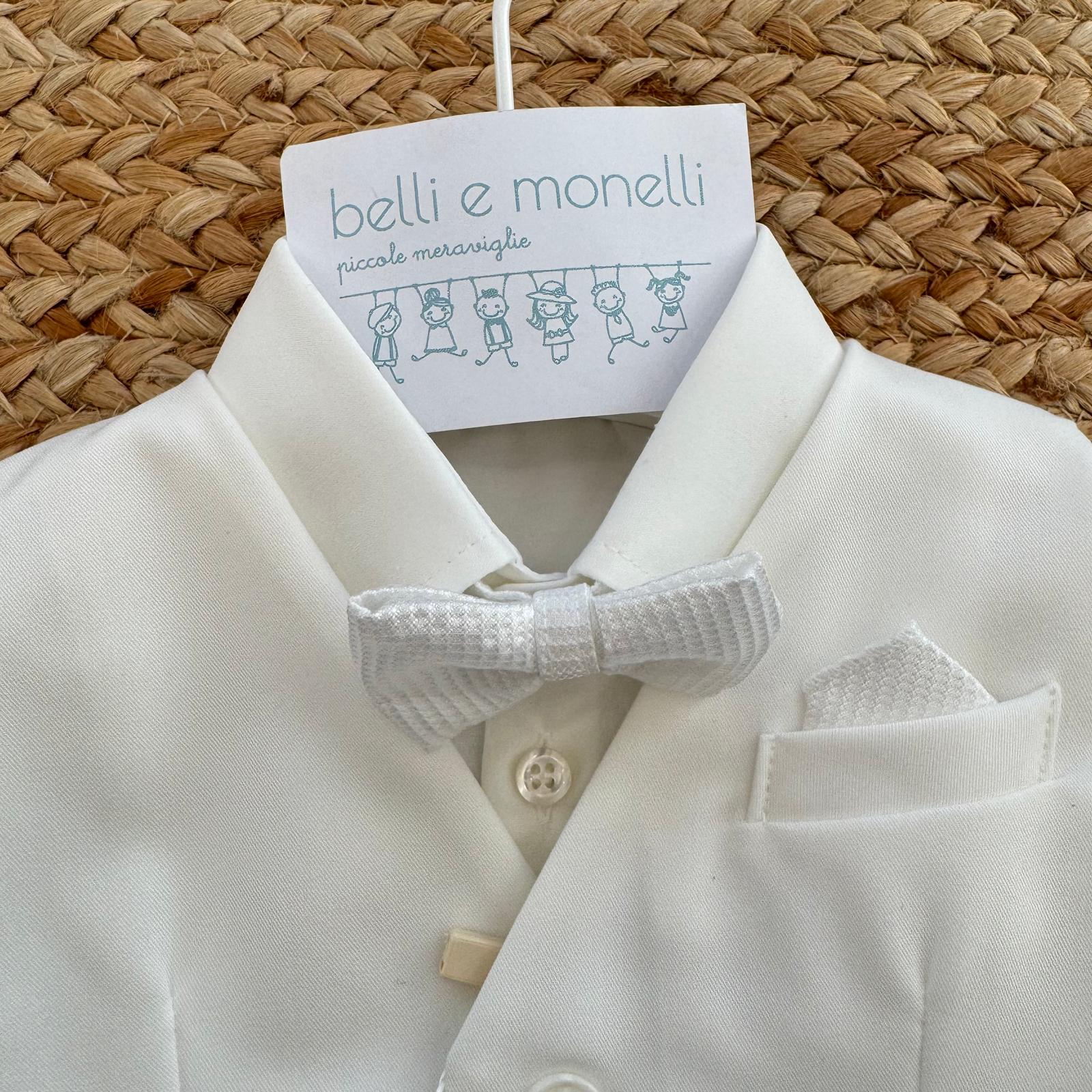 dettaglio gilet doppiopetto bianco latte con pochette