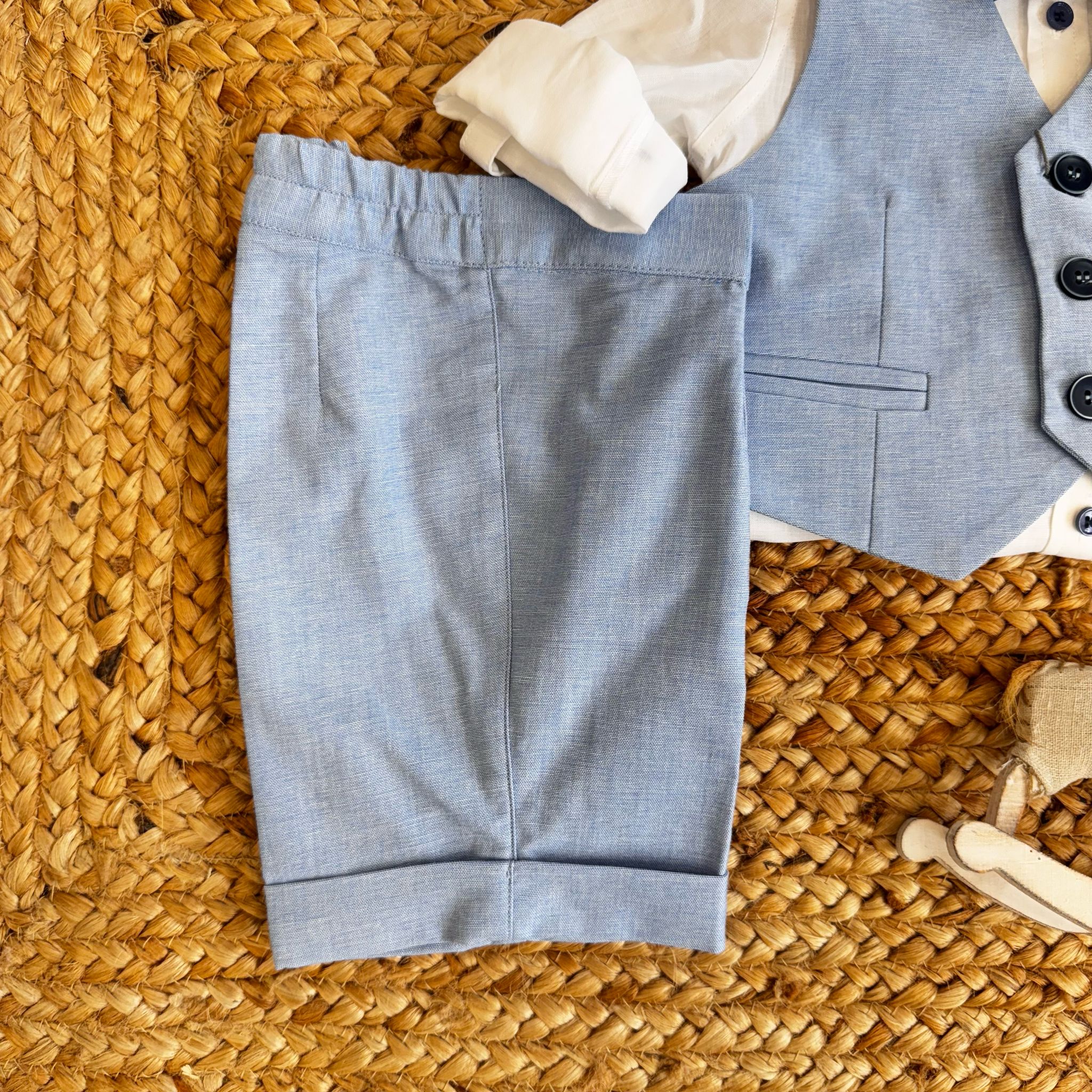 Pantaloncini lino azzurri per bambino con risvolto