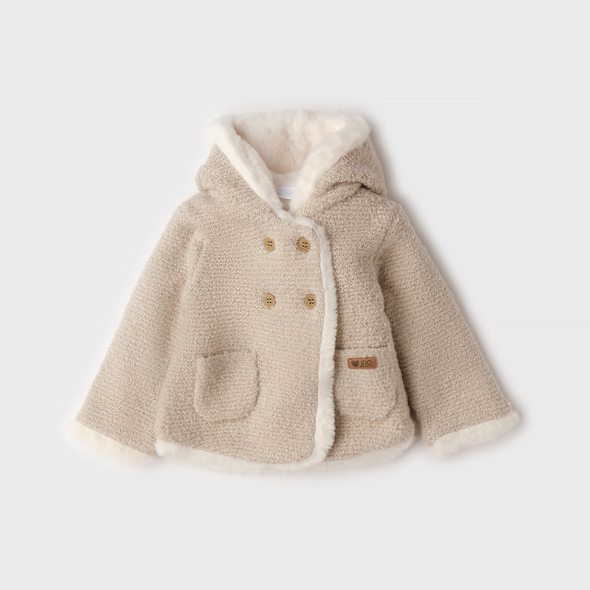 Giubbotto bimba beige con cappuccio, profili panna effetto pelliccetta, bottoni doppiopetto e tasche frontali.