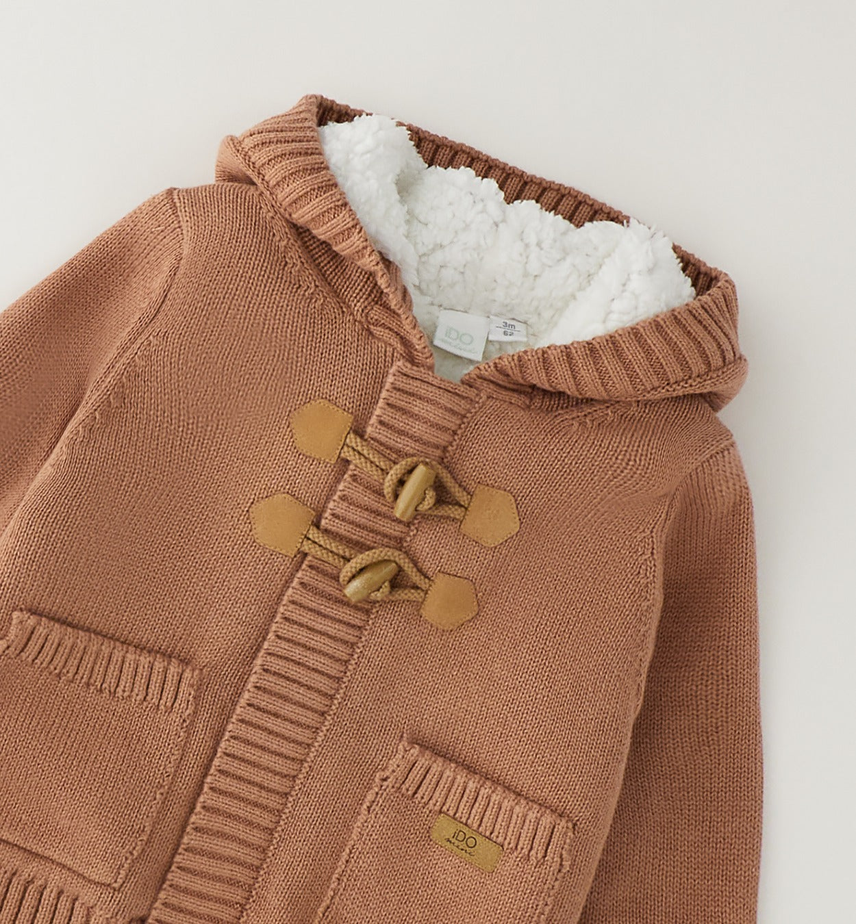 Giubbotto bimbo color nocciola in 100% cotone con cappuccio, alamari e tasche