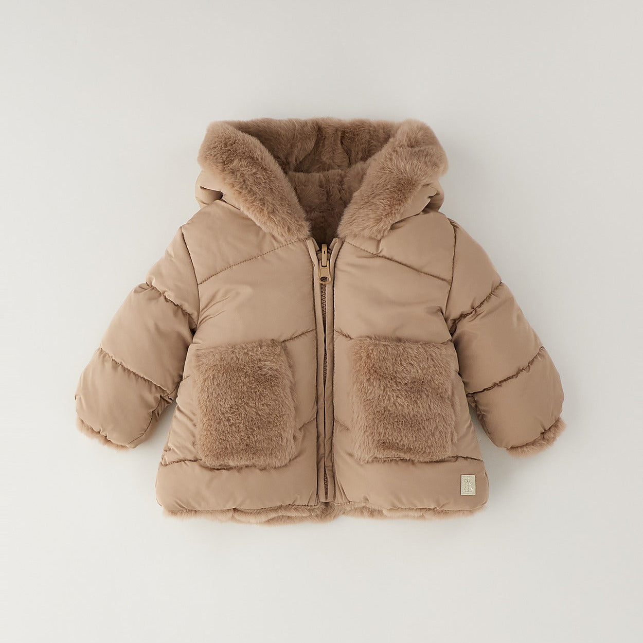 Giubbotto reversibile bimba color cammello imbottito con cappuccio e tasche morbide