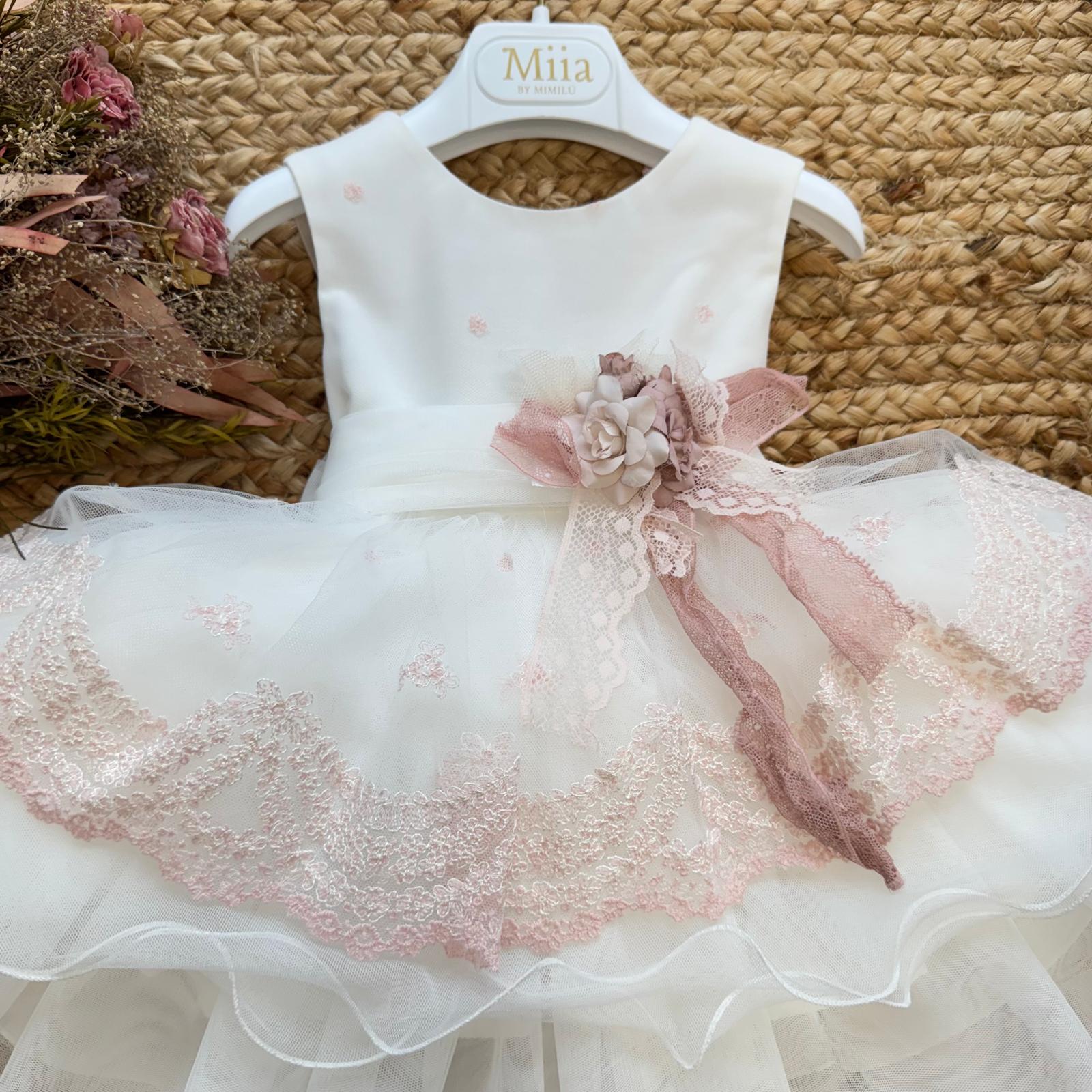 gonna a balze con pizzo rosa ricamato