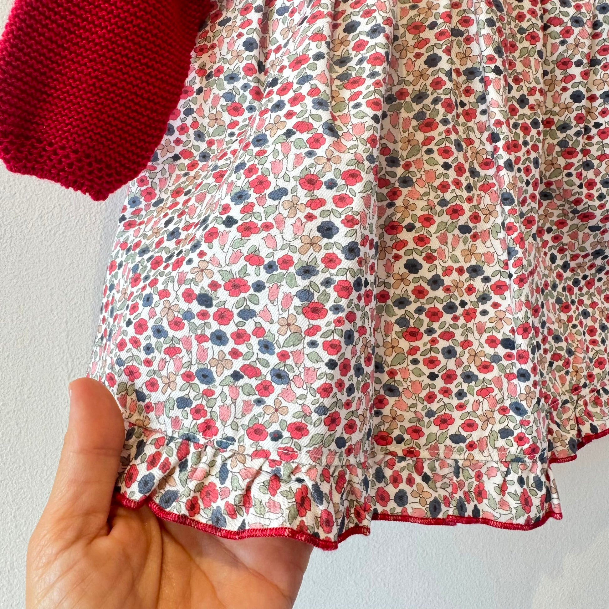 Abito bimba con corpino in maglia amaranto e gonna floreale in cotone