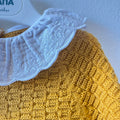 Abitino bimba senape con gonna scozzese tartan e colletto bianco ricamato.