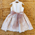 Gonna in tulle ricamato con base rosa e bordi smerlati