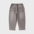 Jeans bimbo grigio con cuciture sagomate sulle gambe vista frontale
