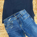 : dettaglio vita e tasche dei jeans skinny fit iDO abbinati alla t-shirt
