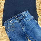 : dettaglio vita e tasche dei jeans skinny fit iDO abbinati alla t-shirt