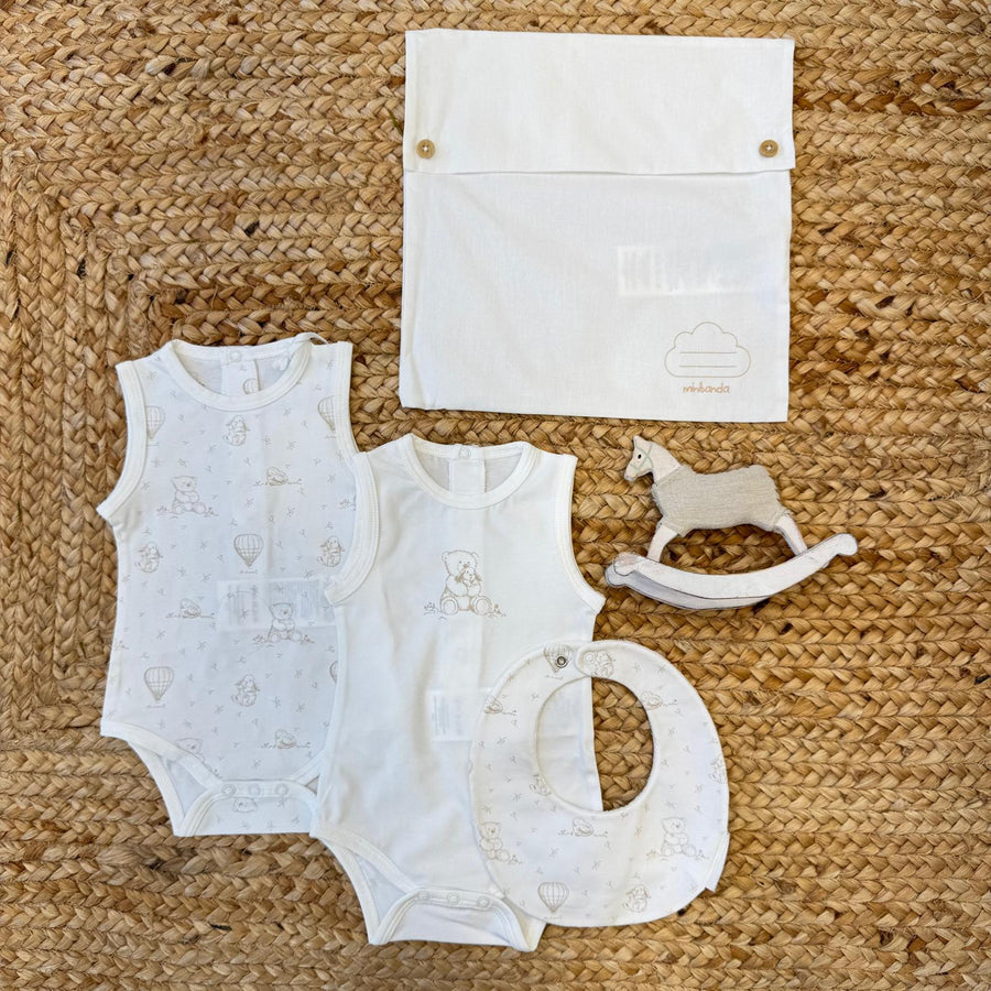 Kit accessori neonato in 100% cotone panna con body, bavetta e sacchetto nascita