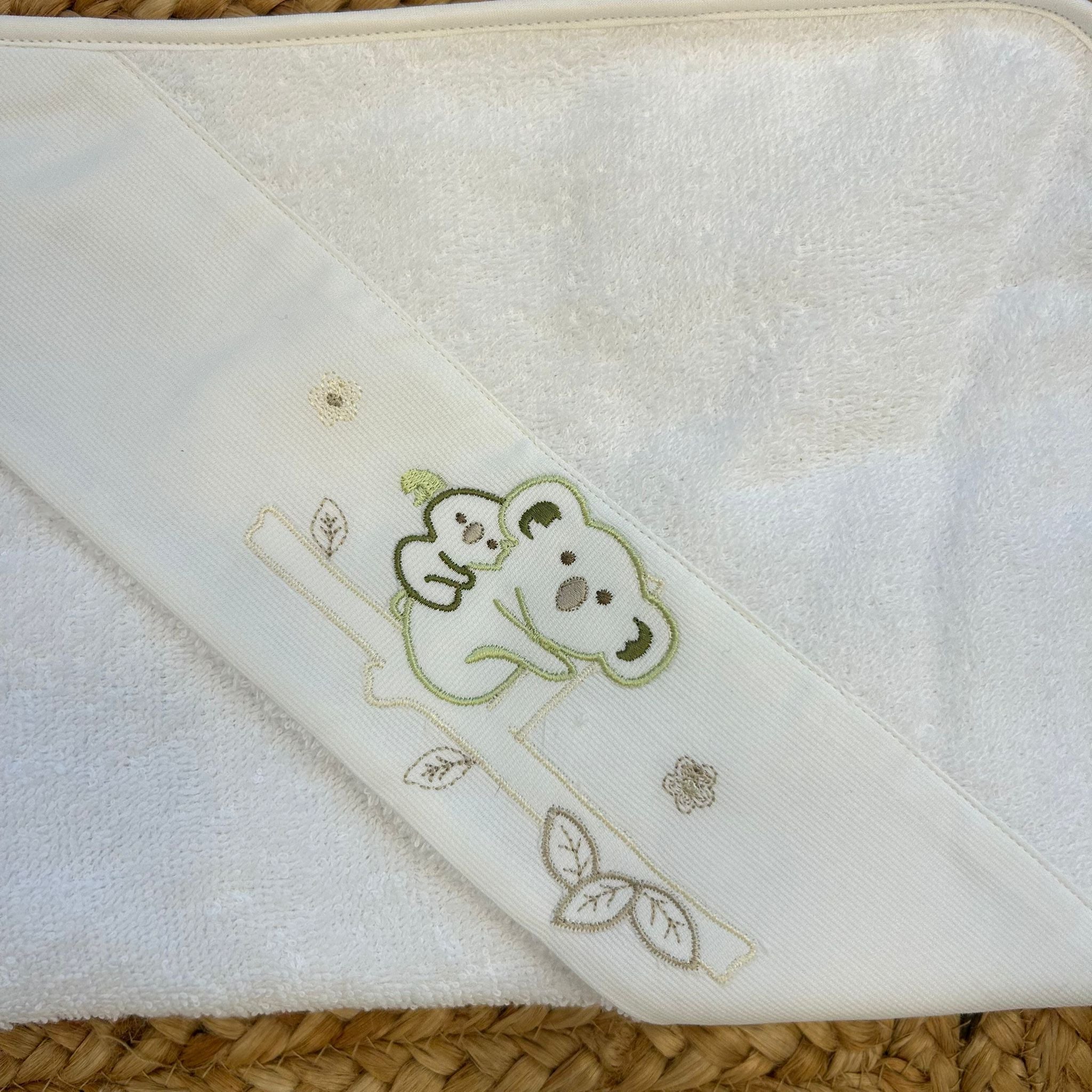 Accappatoio unisex in spugna con koala verde ricamato, ideale per baby shower