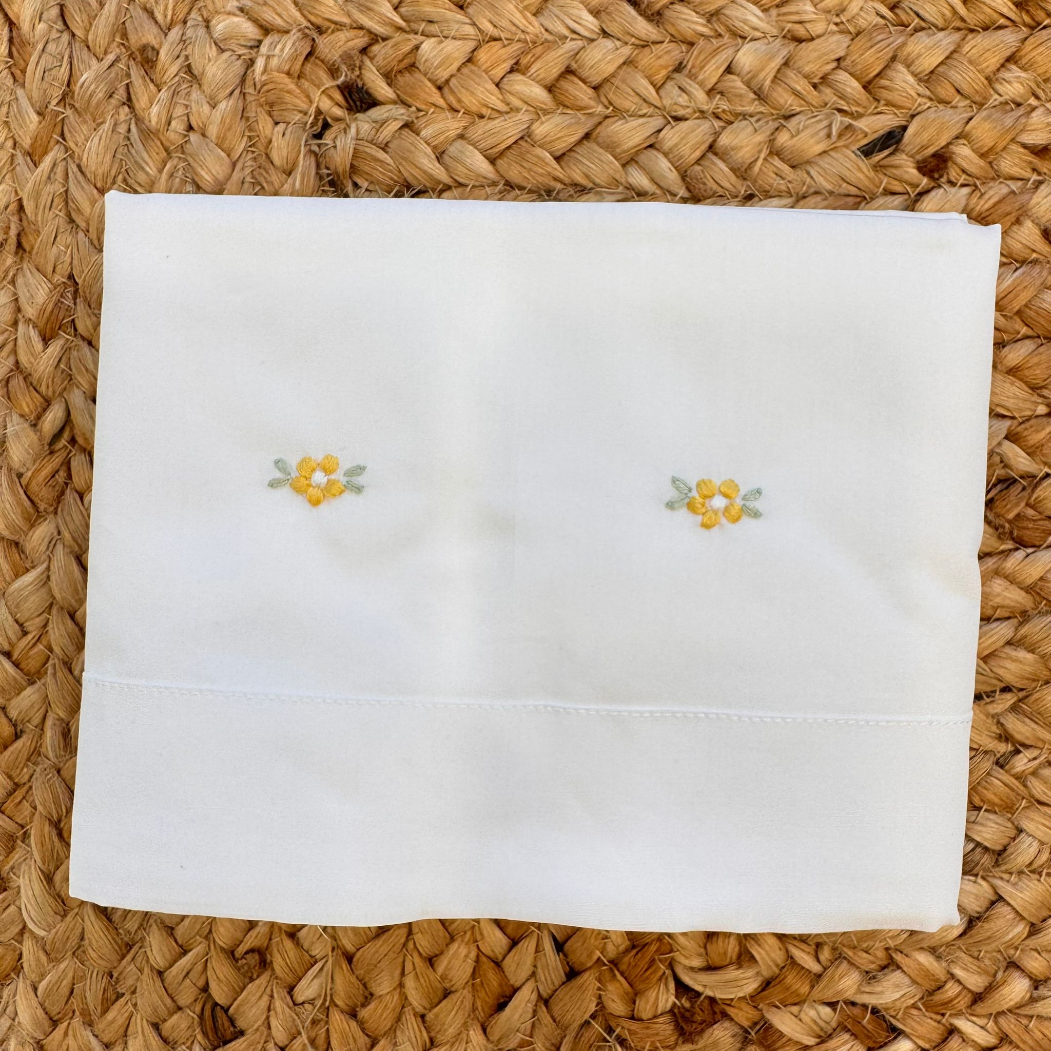 Set lenzuola per culla con fiori gialli ricamati a mano