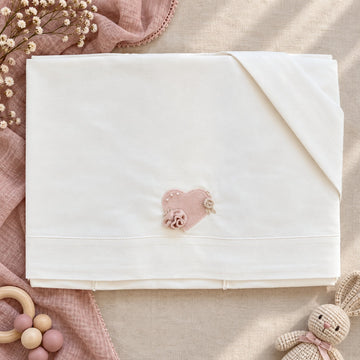 Lenzuolino neonata in cotone con cuore rosa per baby culla