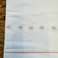 Lenzuola baby culla in cotone batista bianco con ricamo floreale rosa per corredino nascita bimba