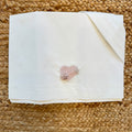 Completo lenzuola neonata in cotone bianco latte con cuore rosa per baby culla