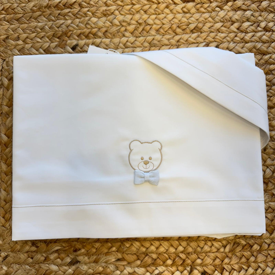 lenzuolo culla neonato in cotone con orsetto ricamato e fiocco azzurro