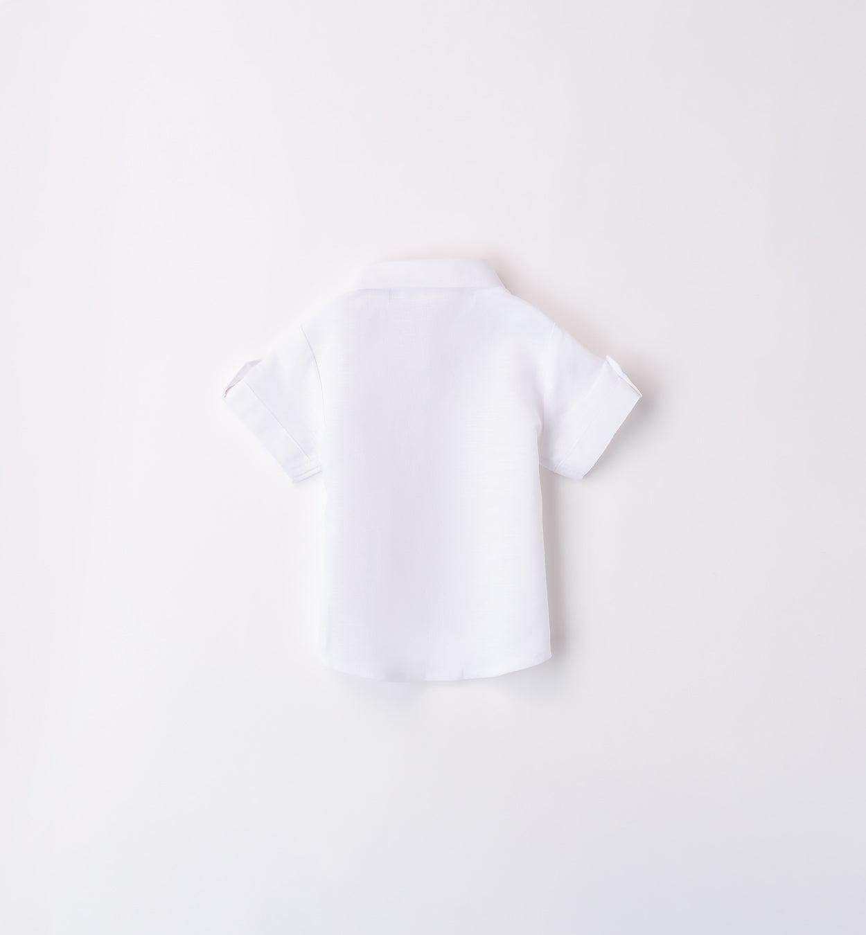 Completo elegante bambino con salopette beige e camicia bianca manica corta