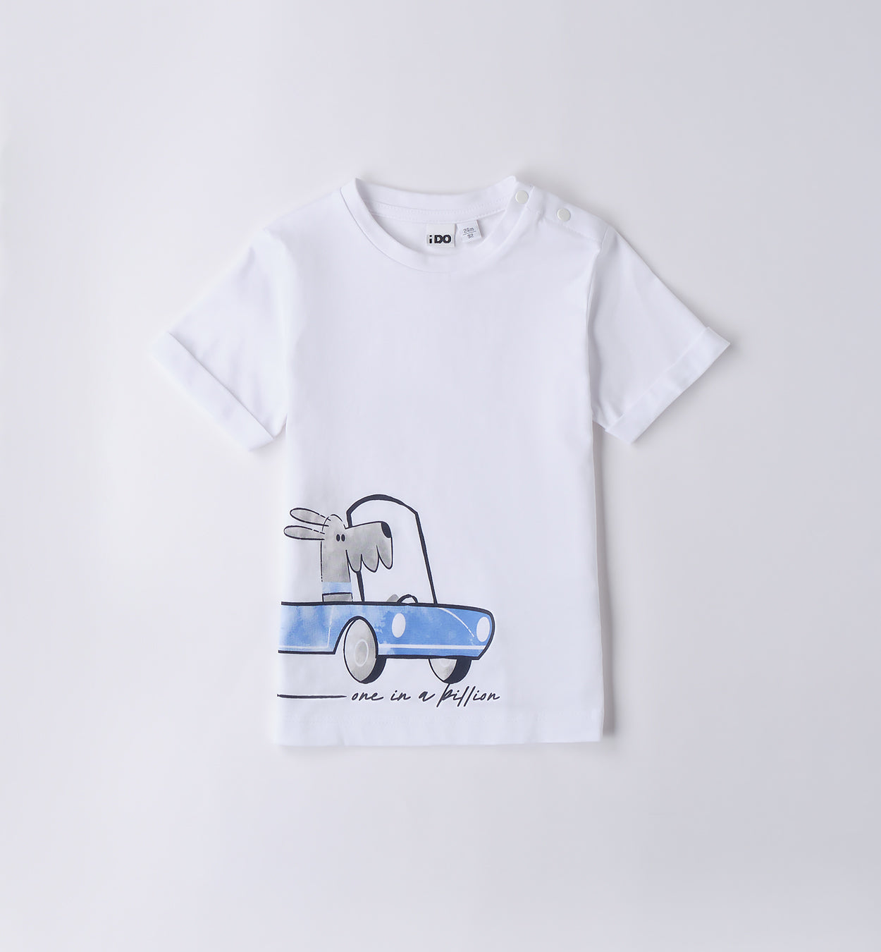 T-shirt bianca con stampa e pantaloncini blu per bambino, abbigliamento estivo casual.