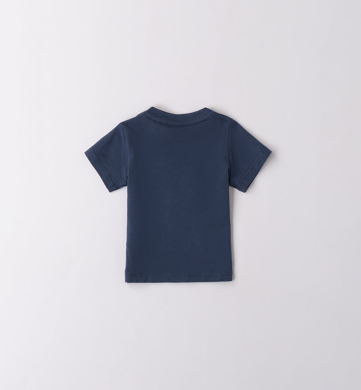 T-shirt con elefante e pantaloncini cargo verdi per bambino, abbigliamento estivo casual.