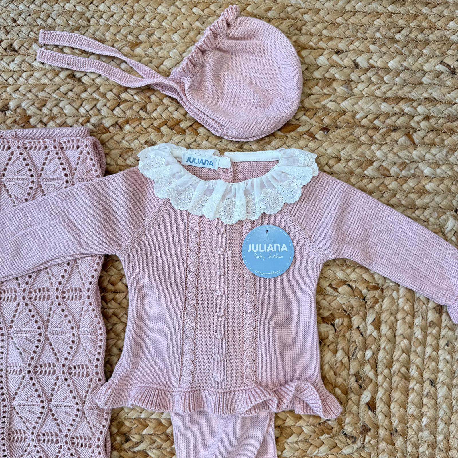 particolare maglia con colletto in pizzo uscita clinica neonata