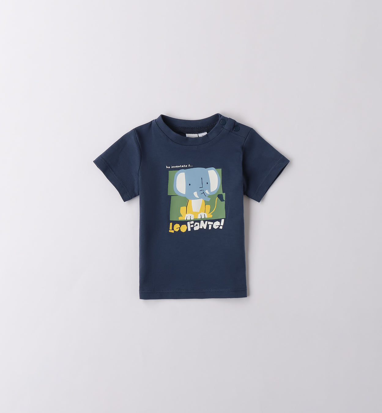 T-shirt con elefante e pantaloncini cargo verdi per bambino, abbigliamento estivo casual.