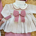 Set nascita uscita clinica neonata in pura lana merino beige e marsala rosa con copertina coordinata.