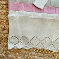 Set nascita neonata Juliana con copertina panna rigata rosa e verde salvia