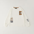 Bambino con felpa blu e maglia panna stile college