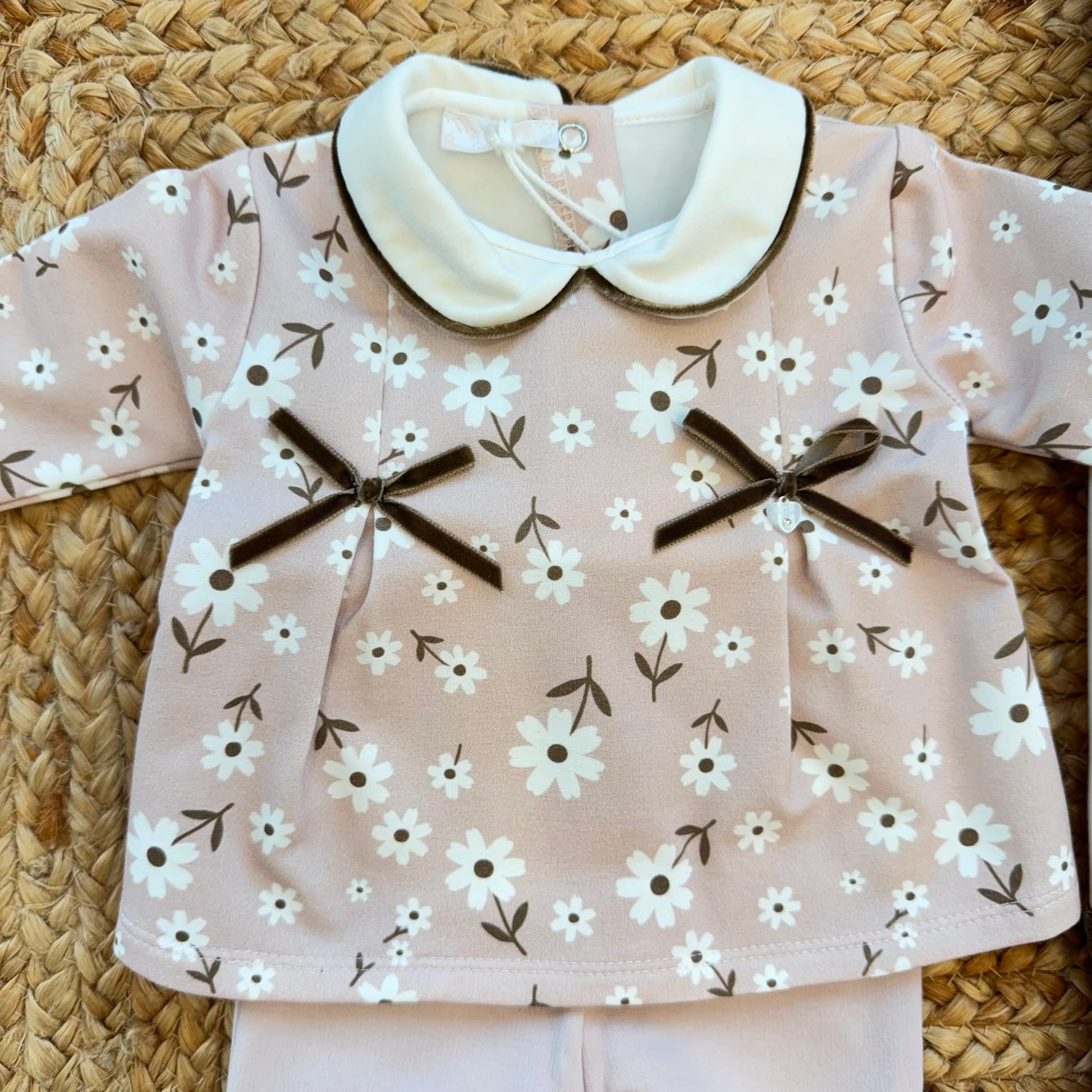 Uscita clinica neonata in caldo cotone con copertina sfoderabile, lenzuola, cappellino e bavaglino coordinati.