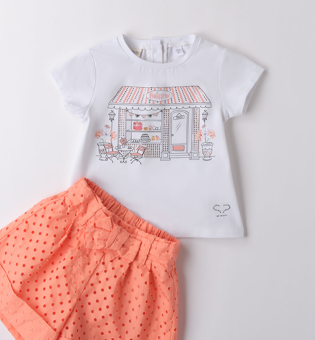 Coordinato estivo bambina con t-shirt stampa pasticceria e shorts corallo traforati