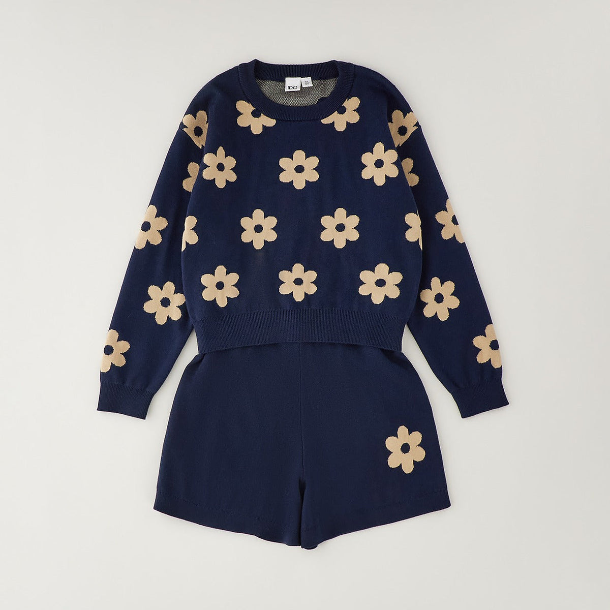 Completo bimba in cotone blu con fiori beige e pantaloncino coordinato