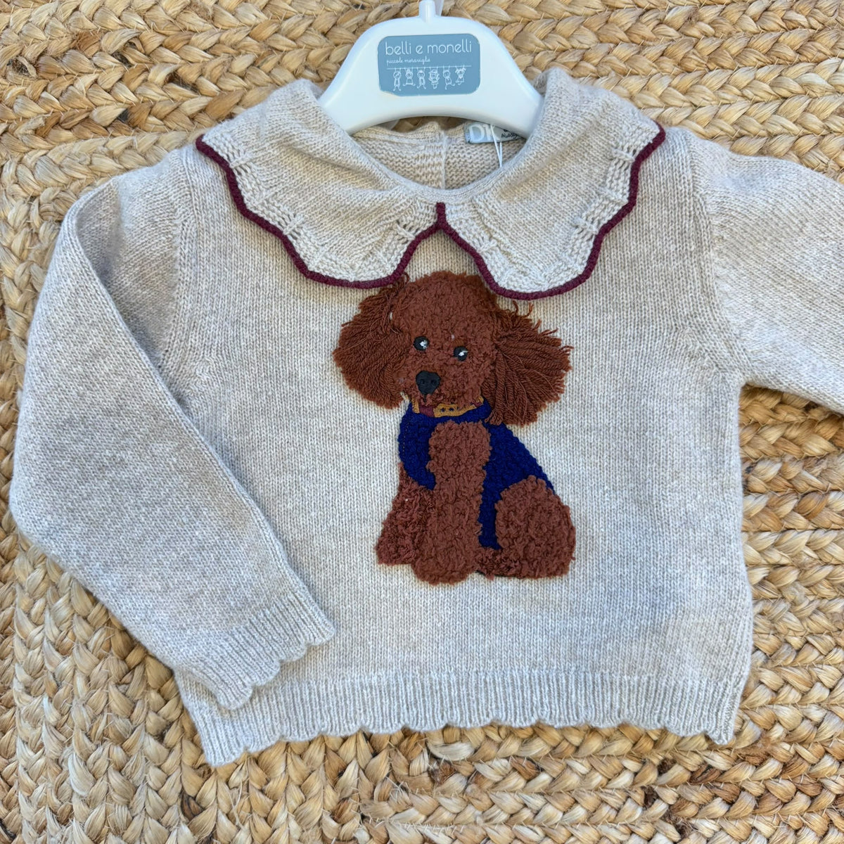 Maglioncino bambina beige con cagnolino in rilievo e colletto bordeaux