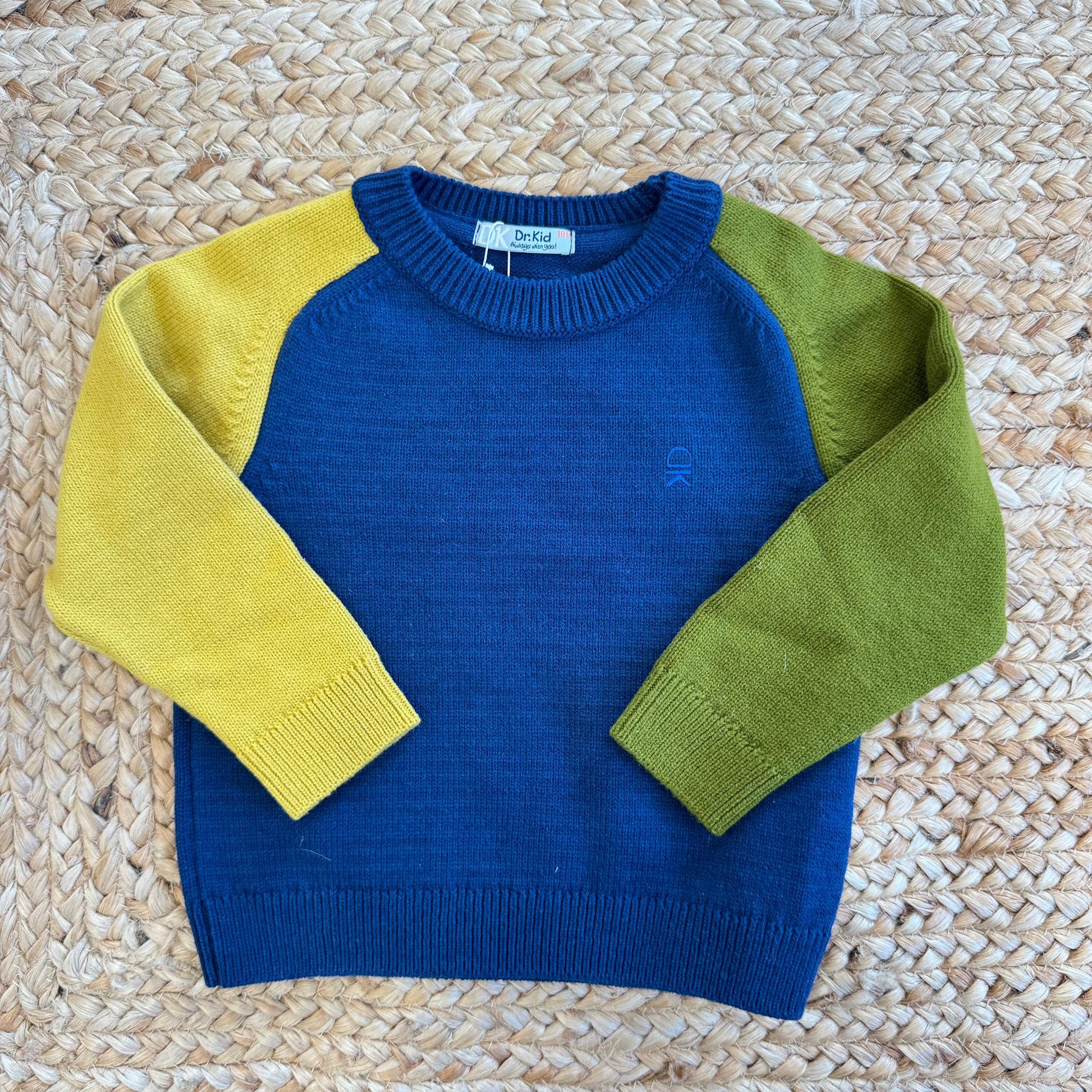 maglioncino bimbo blu con maniche verde e senape