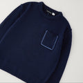 Maglione bimbo blu girocollo con taschino e profilo azzurro a contrasto