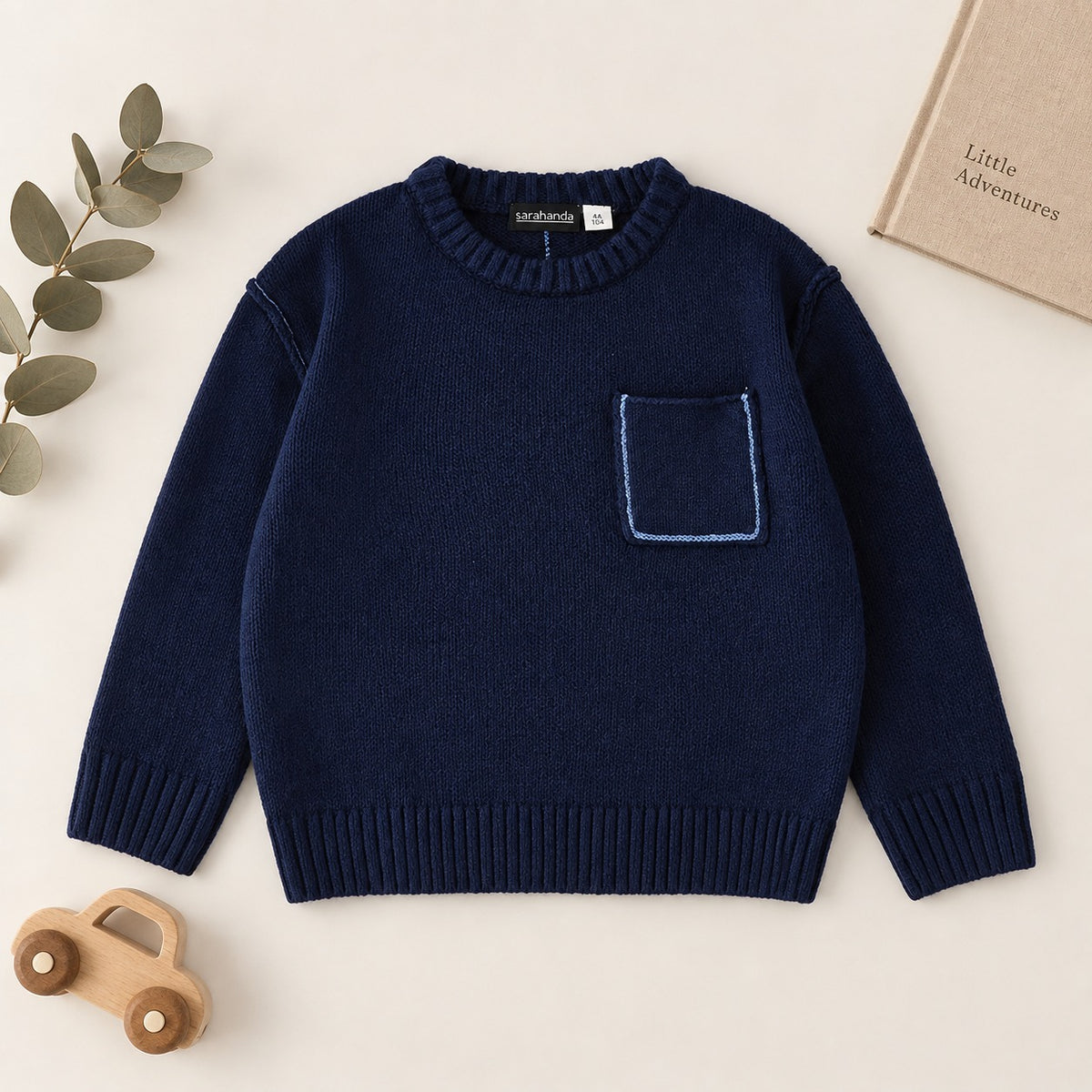 Maglione bimbo blu girocollo con taschino e profilo azzurro a contrasto
