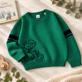 Maglione bimbo verde con orsetto in moto e dettagli blu