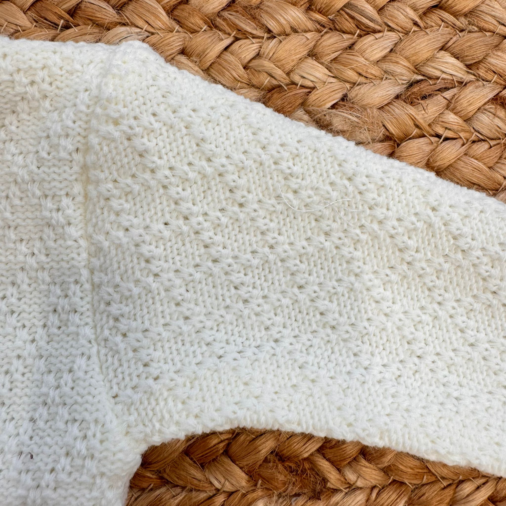  Manica in maglia panna lavorata della tutina per neonata autunno