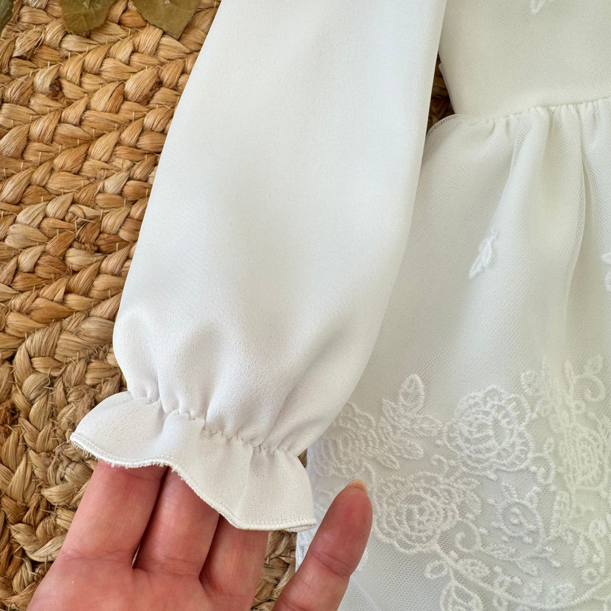 manica lunga con arricciatura elegante