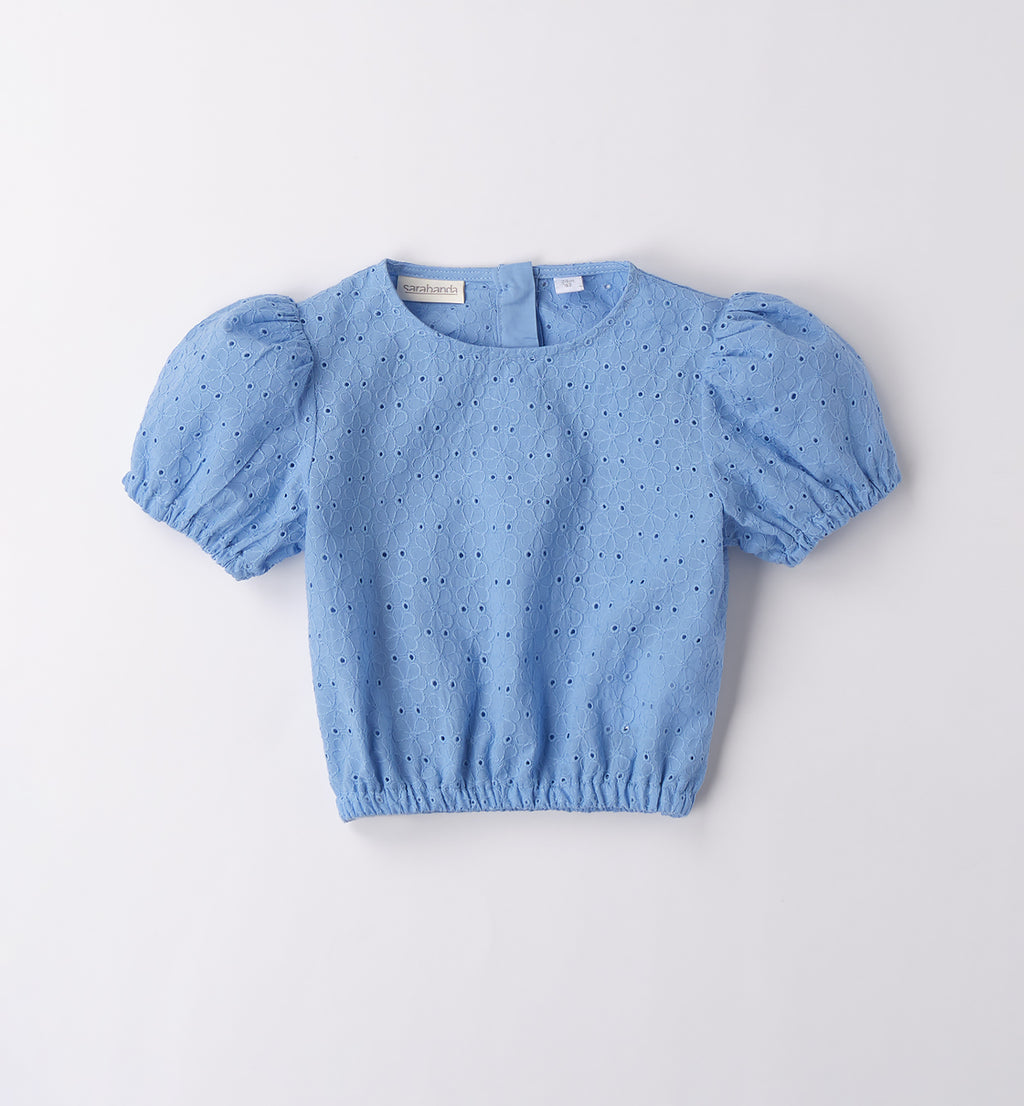 Completo bimba azzurro in sangallo con top a maniche a sbuffo e pantaloncini con fiocco