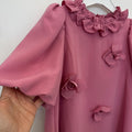 Abito elegante bambina rosa antico in misto cotone con fiori applicati, maniche a palloncino e collo con volant